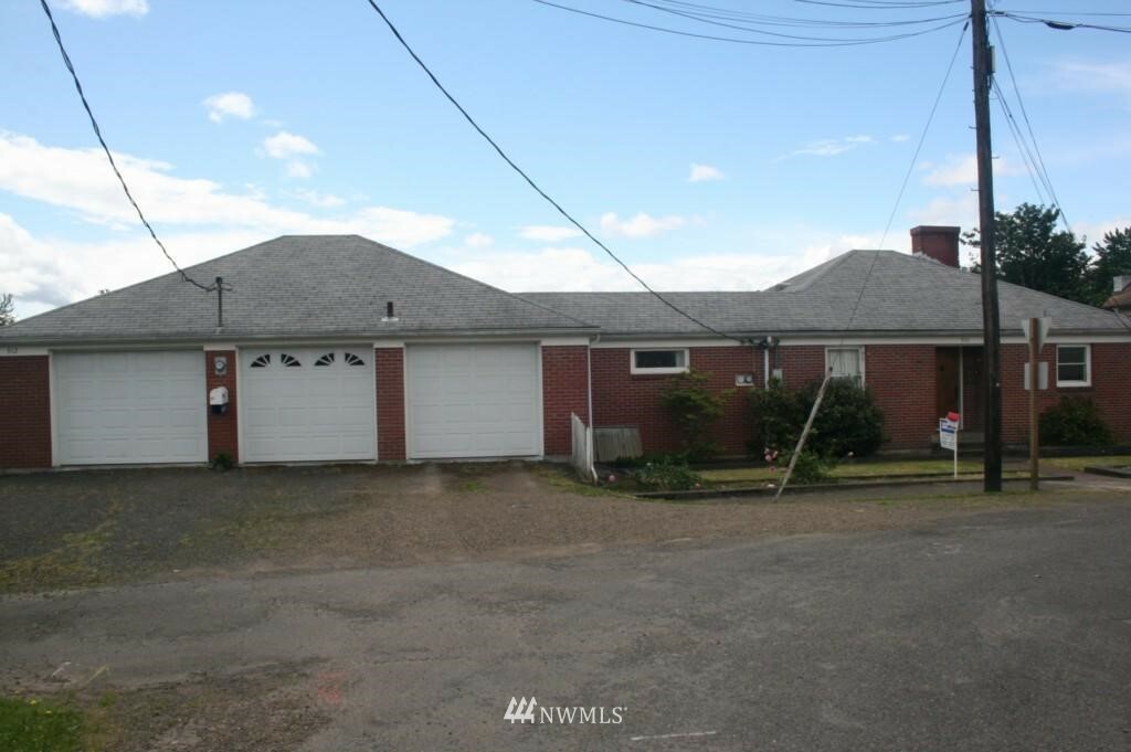 Property Photo:  910 Crawford Street  WA 98626 