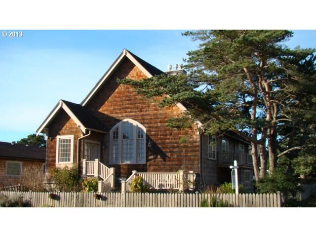 Property Photo: 102 Cottage Ave OR 97138