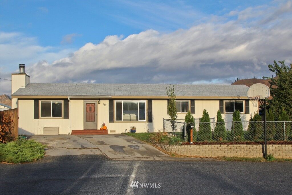 Property Photo:  103 Crestview Place  WA 98815 