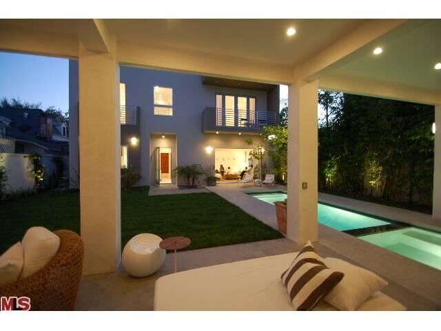 Property Photo:  418 Huntley Dr  CA 90048 