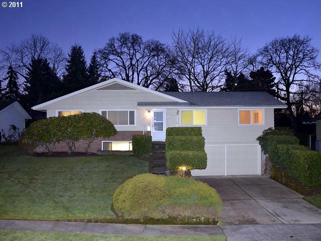 Property Photo:  1595 SW Dellwood Ave  OR 97225 