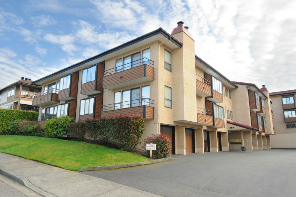 Property Photo:  520 Pine Street 105A  WA 98020 