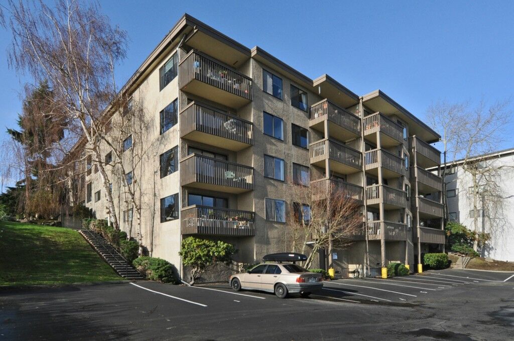 Property Photo:  2550 Thorndyke Ave W 204  WA 98199 
