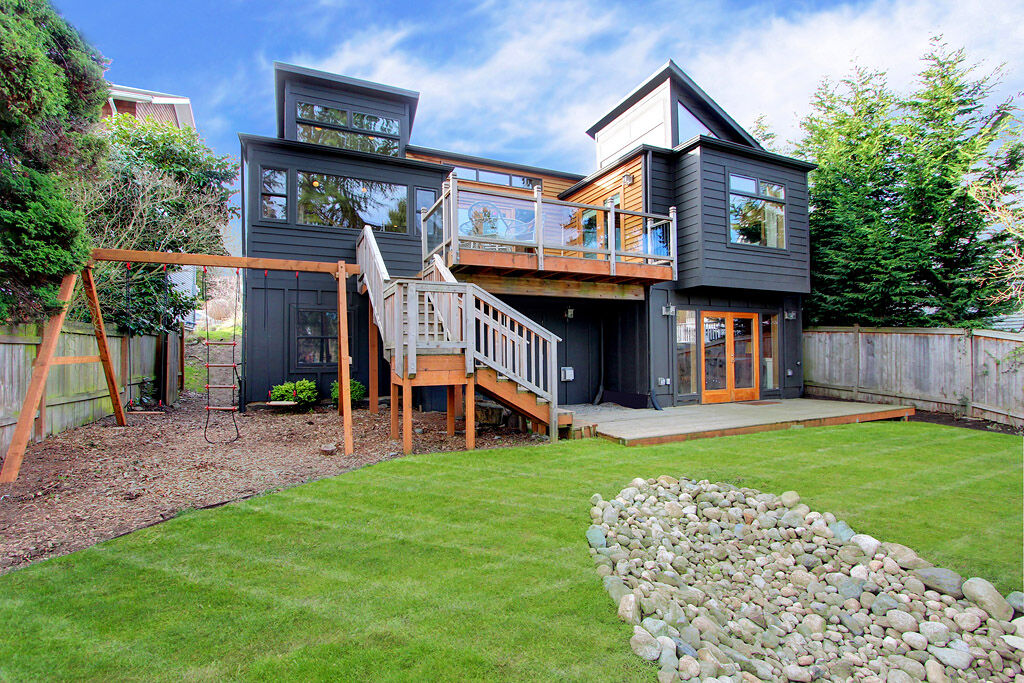 Property Photo:  5746 38th Avenue NE  WA 98105 