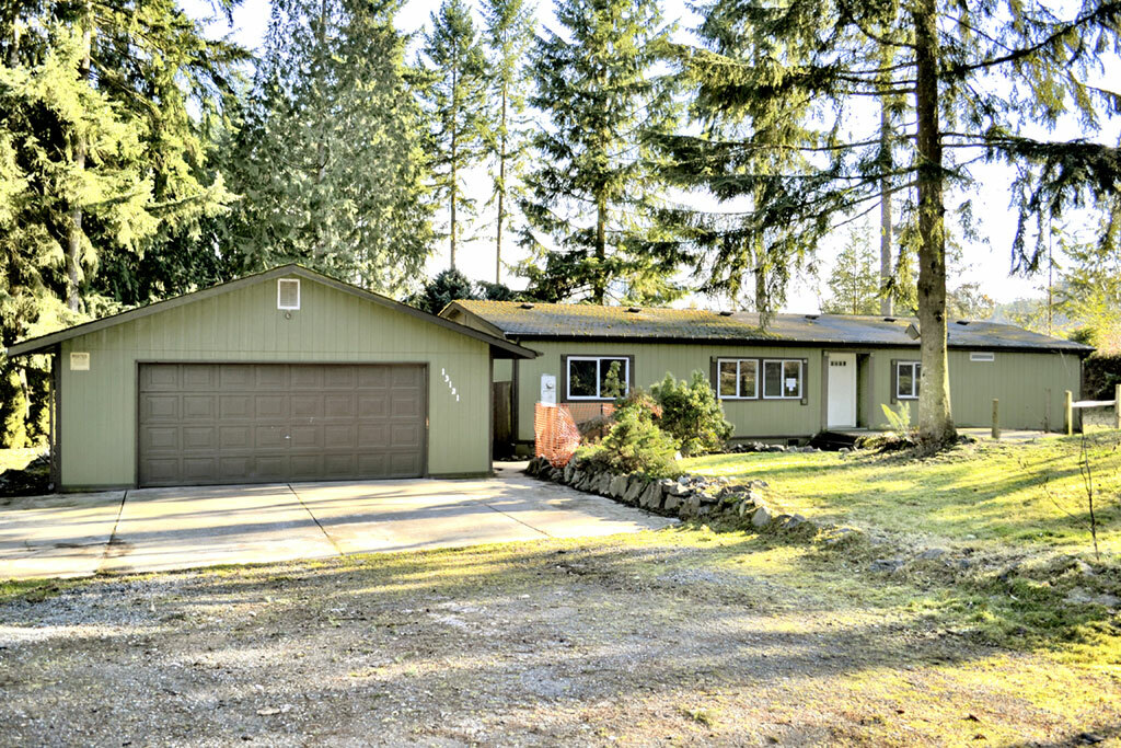 Property Photo:  13121 207th Ave E  WA 98391 