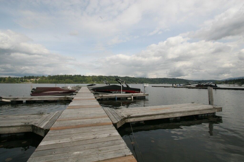 Property Photo:  4214 W Lk. Sammamish Parkway NE 209  WA 98052 