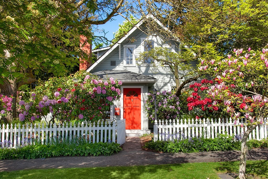 Property Photo:  8539 Densmore Ave N  WA 98103 