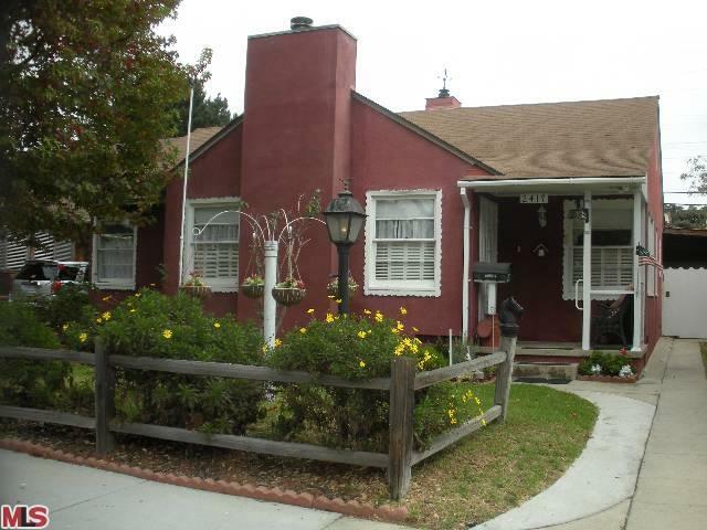Property Photo:  2417 18th St  CA 90405 