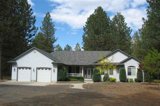 Property Photo:  815 E Shelter Ln  WA 99006 