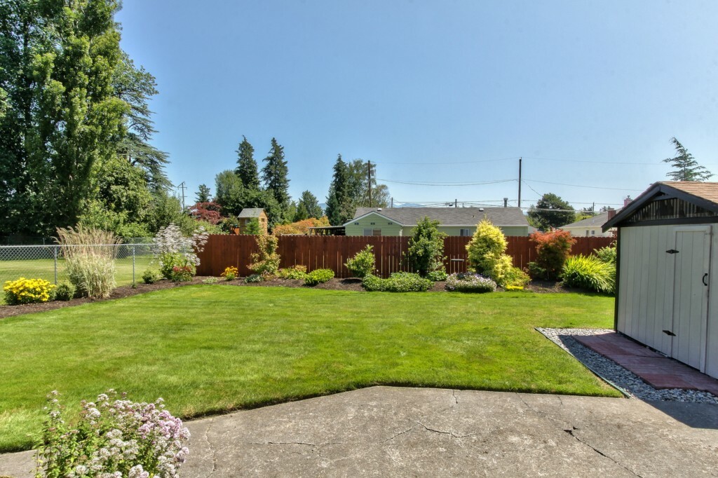 Property Photo: 1218 Denny Place WA 98274