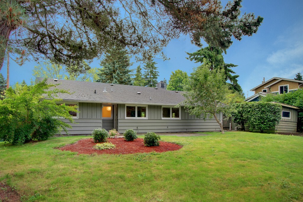Property Photo: 10522 NE 25 St WA 98004