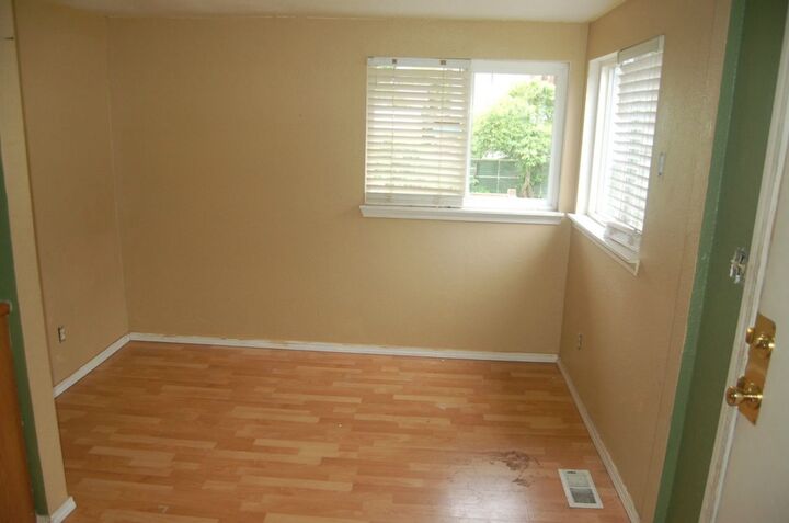 Property Photo: 547 S National Ave WA 98312