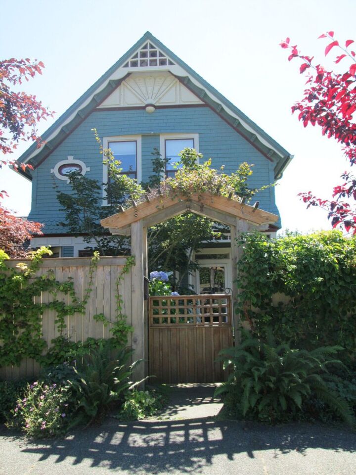 Property Photo:  1808  Knox Avenue  WA 98225 