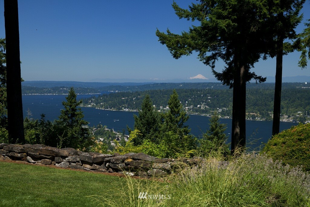 Property Photo:  19222 SE 62nd Place  WA 98027 