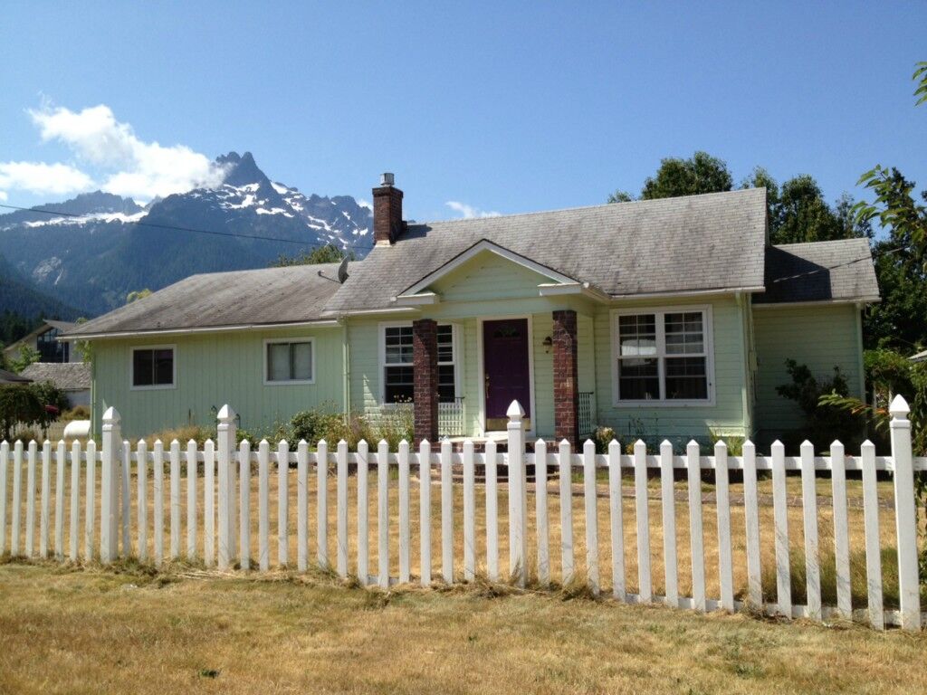 Property Photo:  615 S Emens Ave  WA 98241 