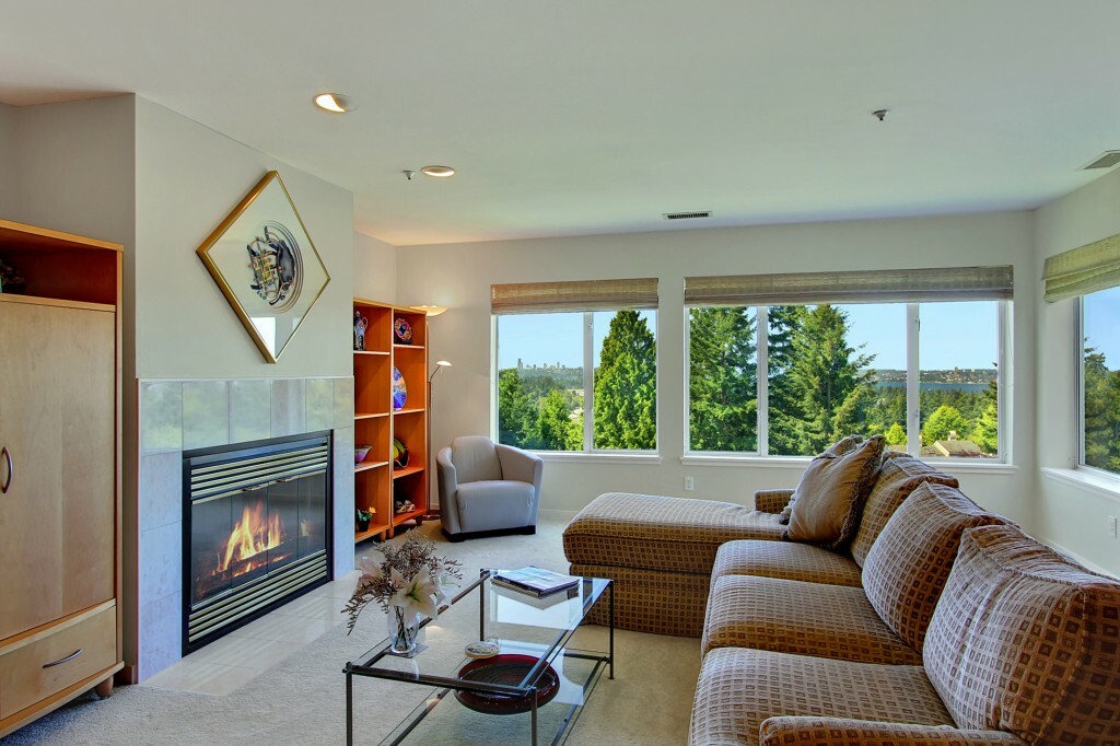 Property Photo:  11110 NE 41st Dr 49  WA 98033 