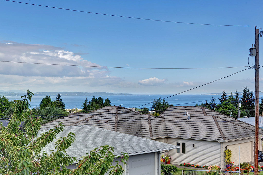 Property Photo:  1062 B Ave S  WA 98020 