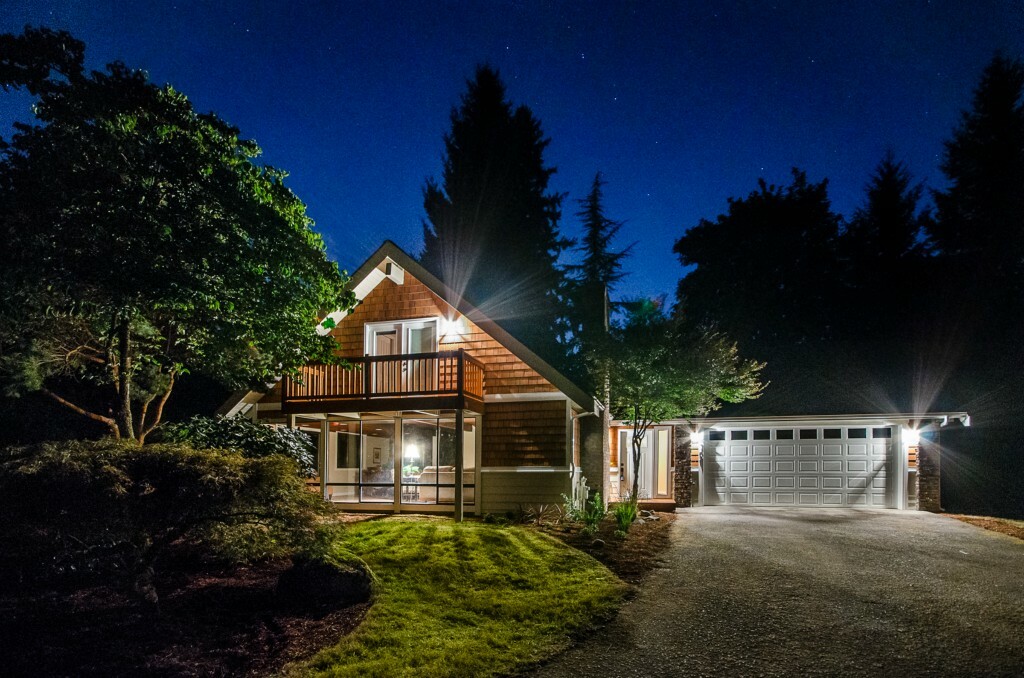 Property Photo:  2709 244th Ave SE  WA 98075 