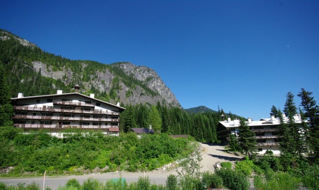 Property Photo:  1128 Erste St 1101  WA 98068 