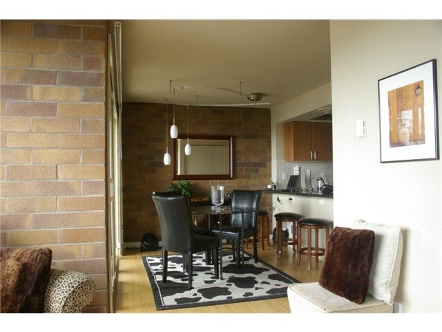 Property Photo: 905 Cherry St 704 WA 98104