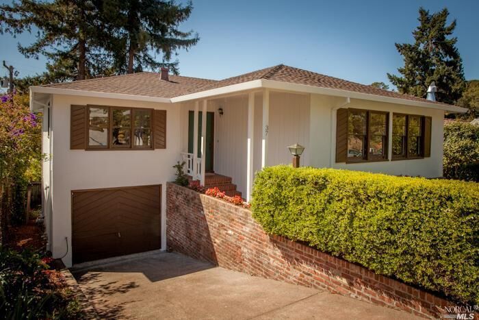 Property Photo:  37 Sunset Way  CA 94901 
