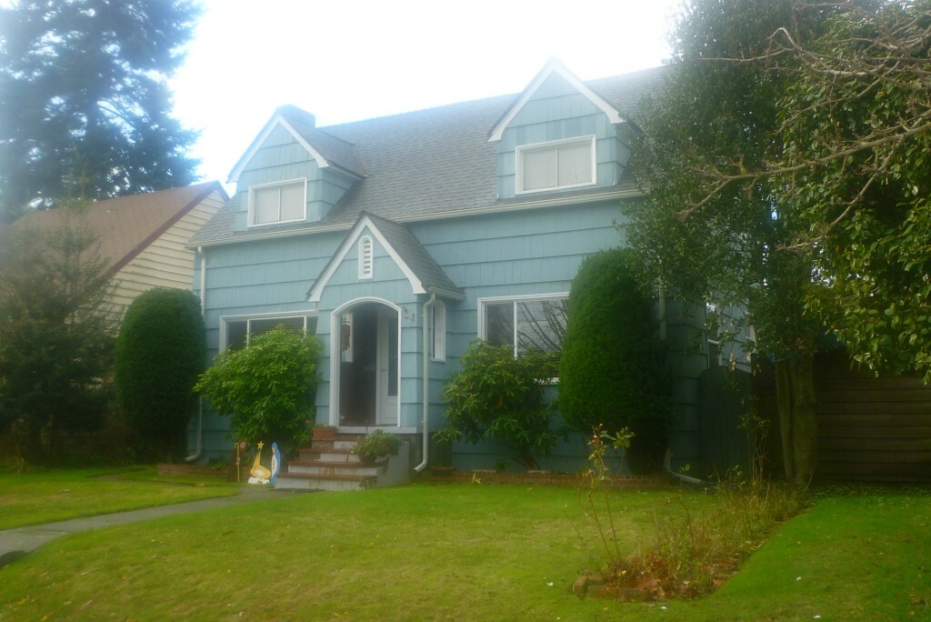 Property Photo:  3915 40th SW  WA 98116 