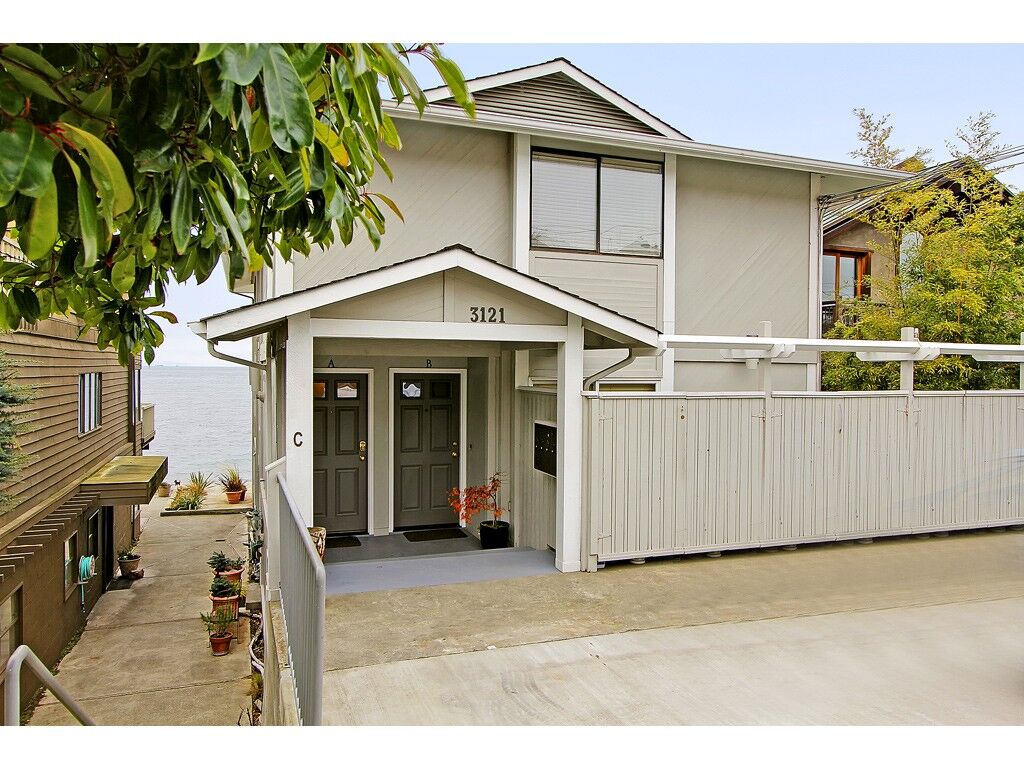 Property Photo:  3121 Alki Ave SW A  WA 98116 