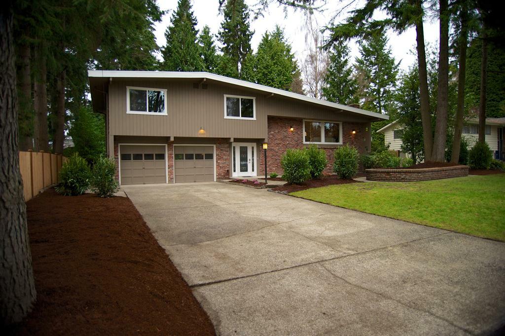 Property Photo:  6159 127th Place SE  WA 98006 