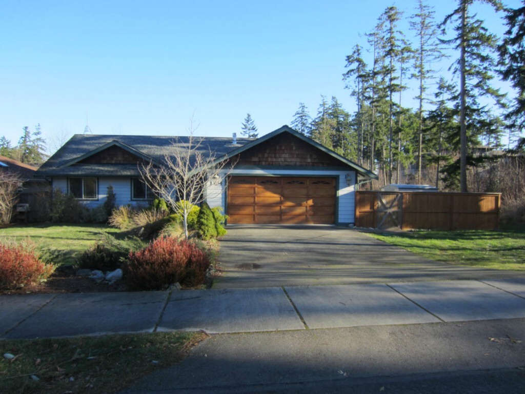 Property Photo: 1304 Rosecrans St WA 98368