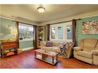 Property Photo:  1305 Oakes Ave  WA 98201 