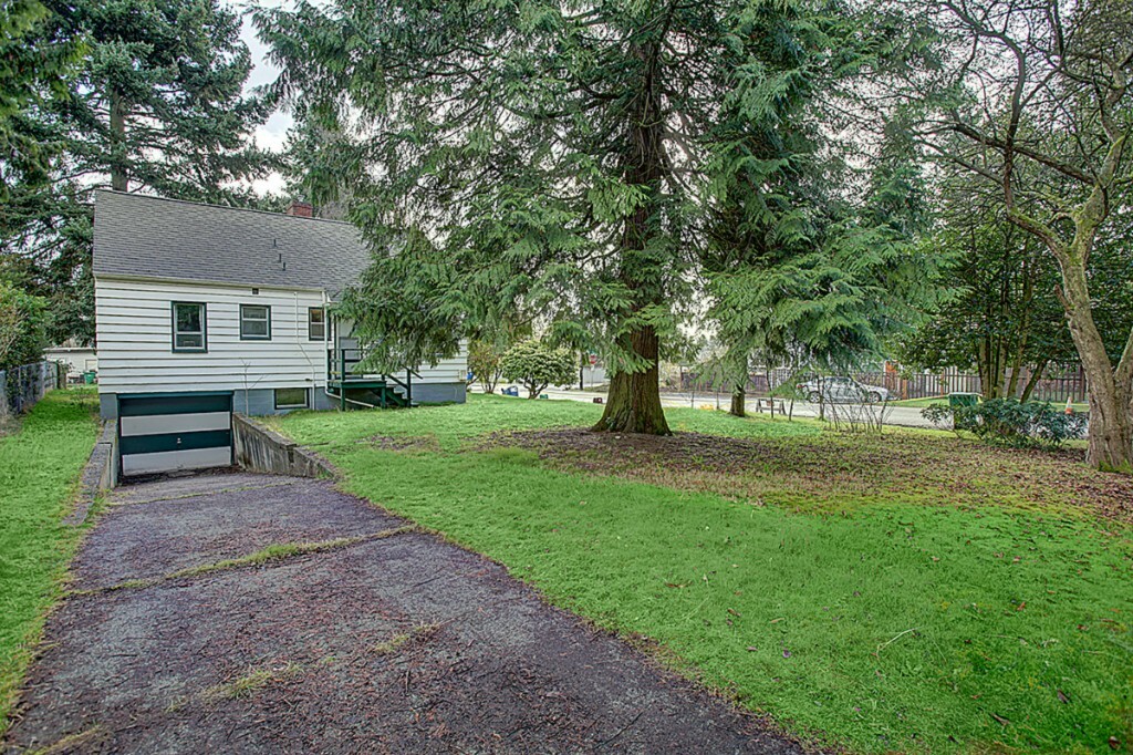 Property Photo:  10703 Dayton Ave N  WA 98133 