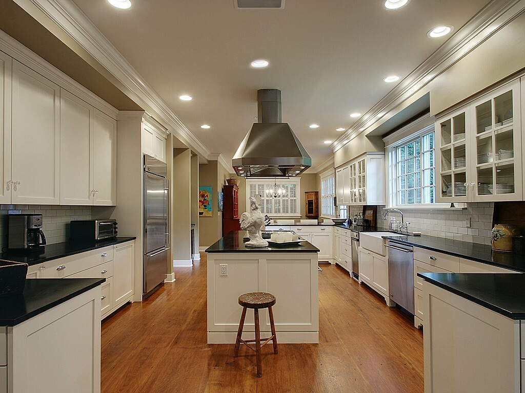 Property Photo: 8570 SE 80th St WA 98040