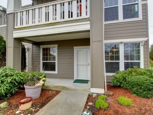 Property Photo:  7707 Fairway Ave SE 102  WA 98065 