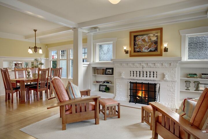 Property Photo: 4412 Sunnyside Ave N WA 98103