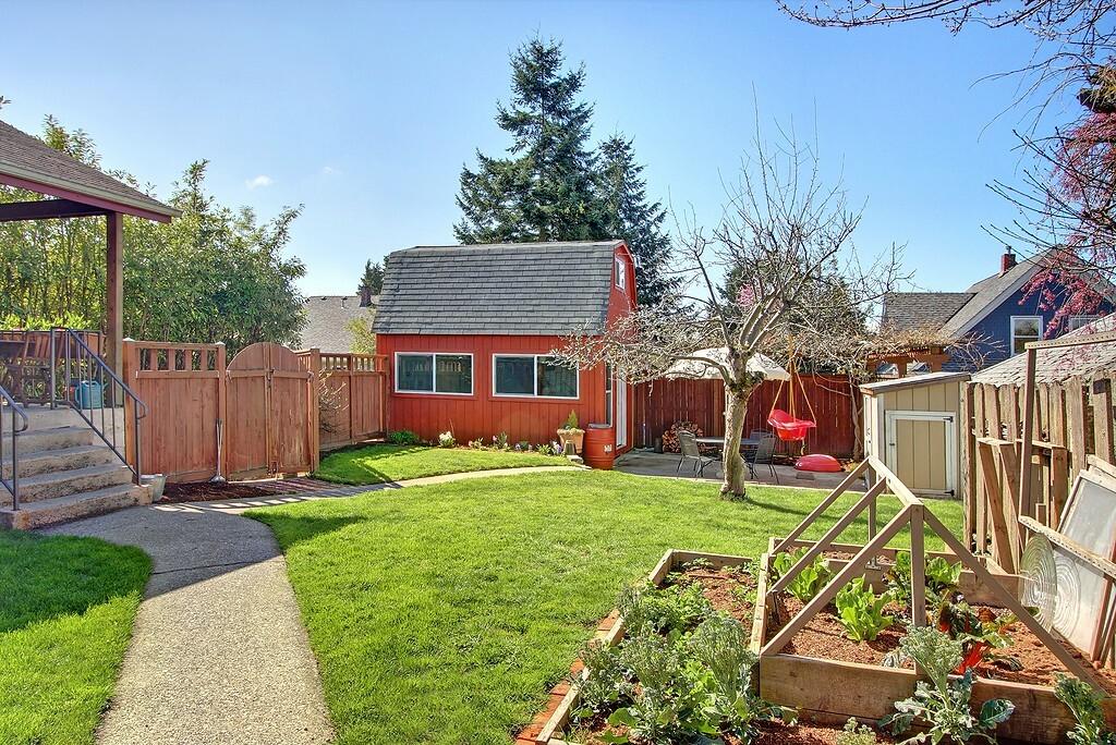 Property Photo:  9833 61 Ave S  WA 98118 