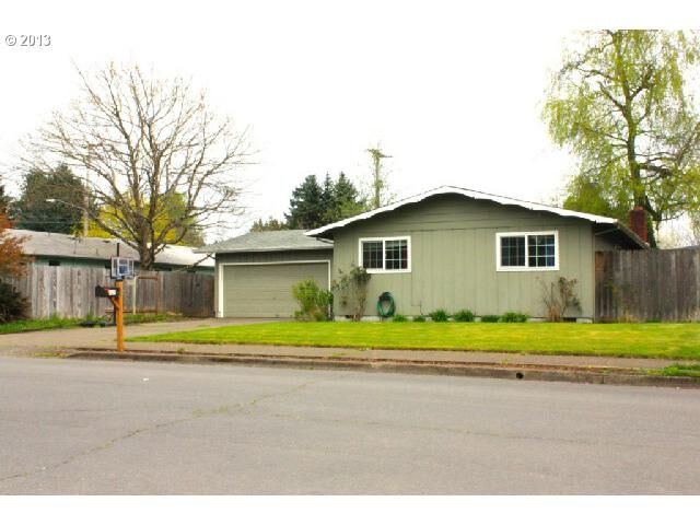 Property Photo: 821 61st St OR 97478