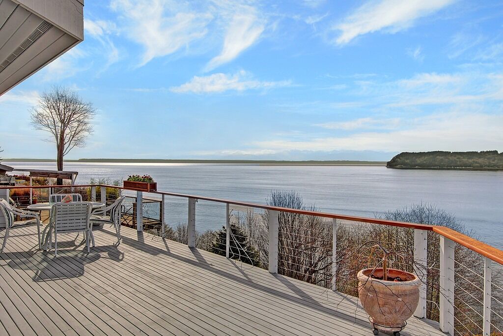 Property Photo:  10130 Marine View Dr  WA 98275 