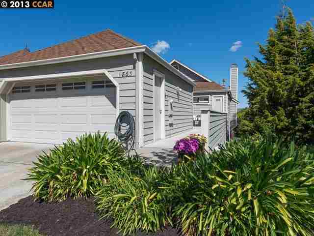 Property Photo: 1865 N Forest Hill Pl CA 94526-5611