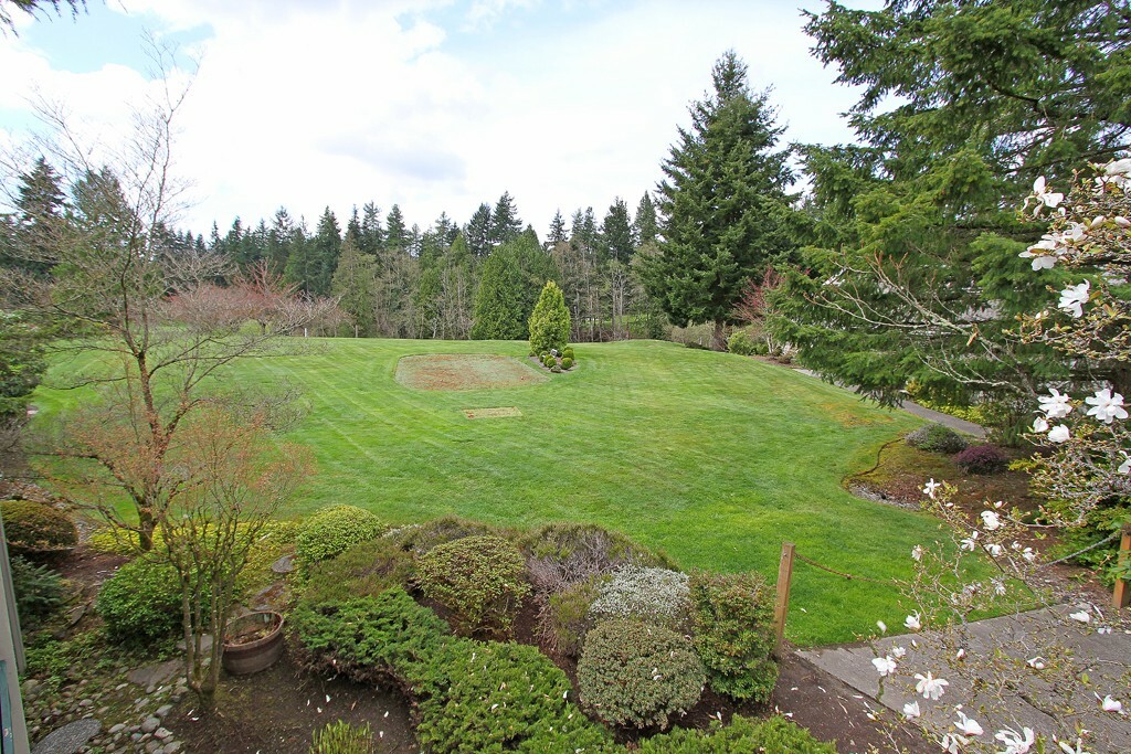 Property Photo:  15000 Village Green Dr 29  WA 98012 