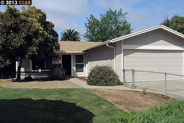 Property Photo:  3 Mariner Ct  CA 94565-3541 