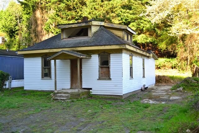 Property Photo:  560 Arnold Ave  WA 98366 