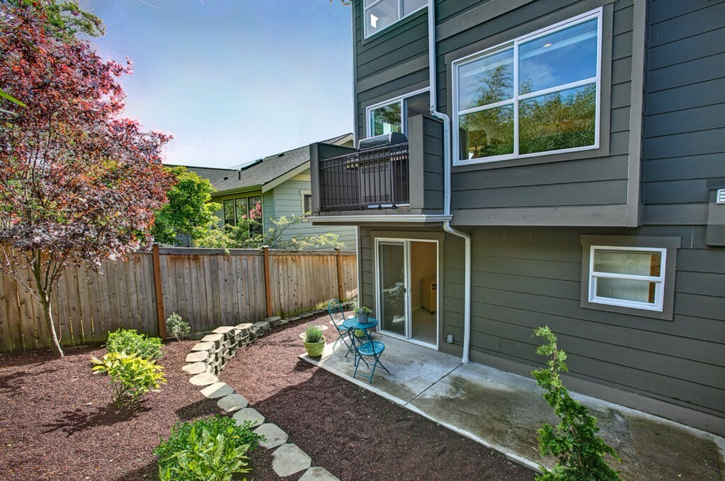 Property Photo:  3806 Interlake Ave N A  WA 98103 