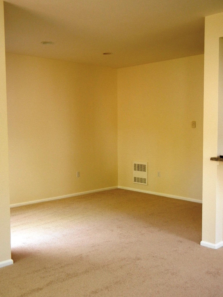 Property Photo: 212 S 49th St A WA 98005
