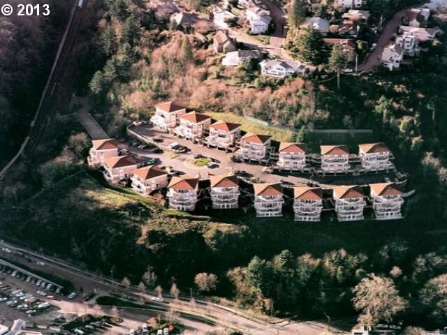 320 NW Uptown Ter 2A  Portland OR 97210 photo