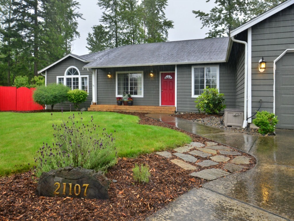 Property Photo:  21107 94th Av Ct E  WA 98338 