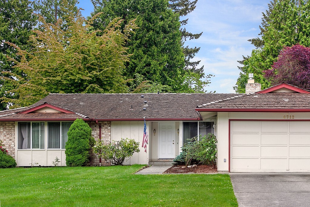 Property Photo:  6712 149th Ave NE  WA 98052 