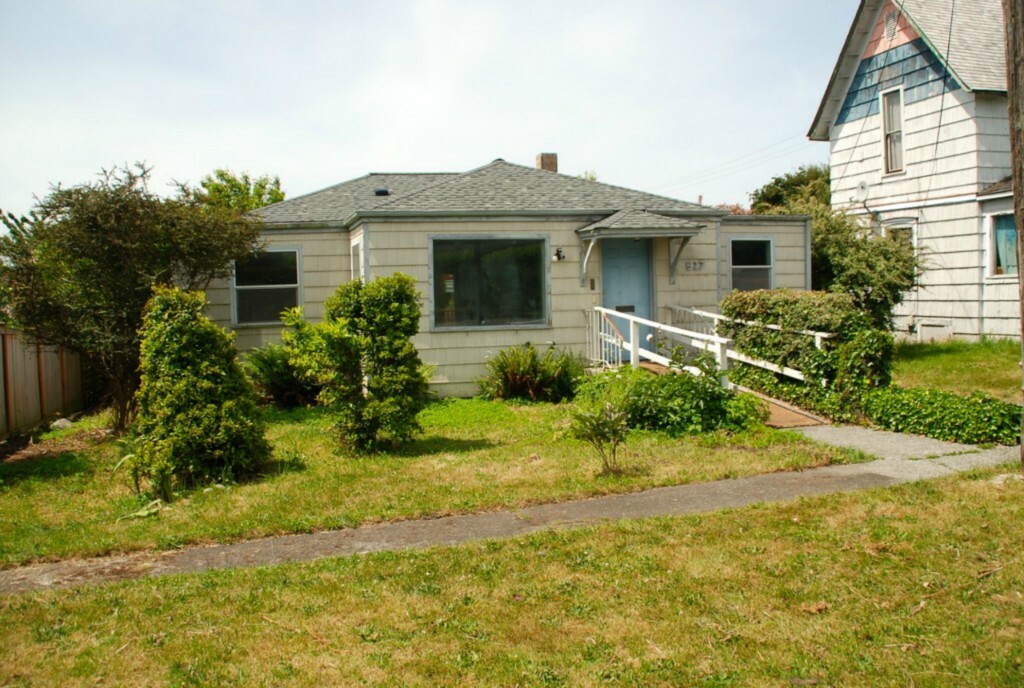 Property Photo:  527 Calhoun St  WA 98368 