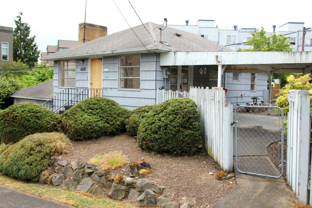 Property Photo: 3119 SW Genesee St WA 98126