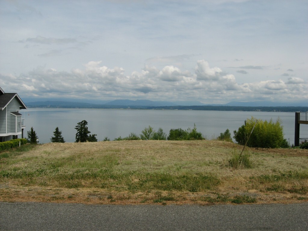 Property Photo:  1385 Crestview Dr  WA 98282 