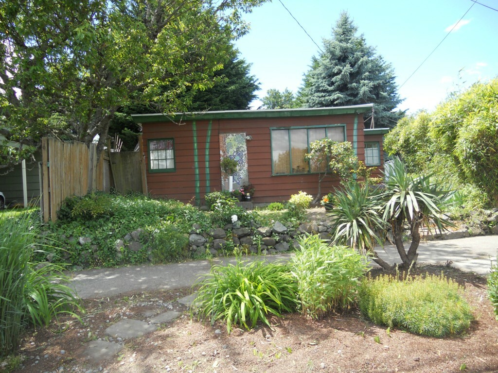 Property Photo:  3219 21st Ave S  WA 98144 